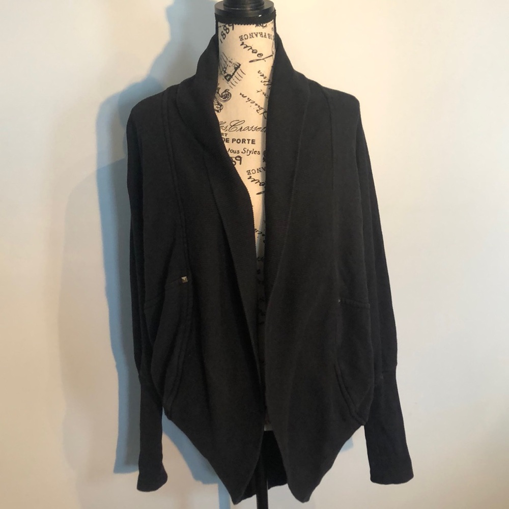 Aritzia Wilfred shrug size medium